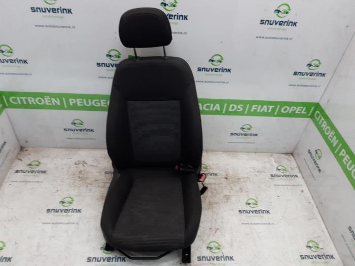 Begagnade Säte, höger Opel Corsa D 1.2 16V Pris € 55,00 Marginaltabell erbjuds av Snuverink Autodemontage