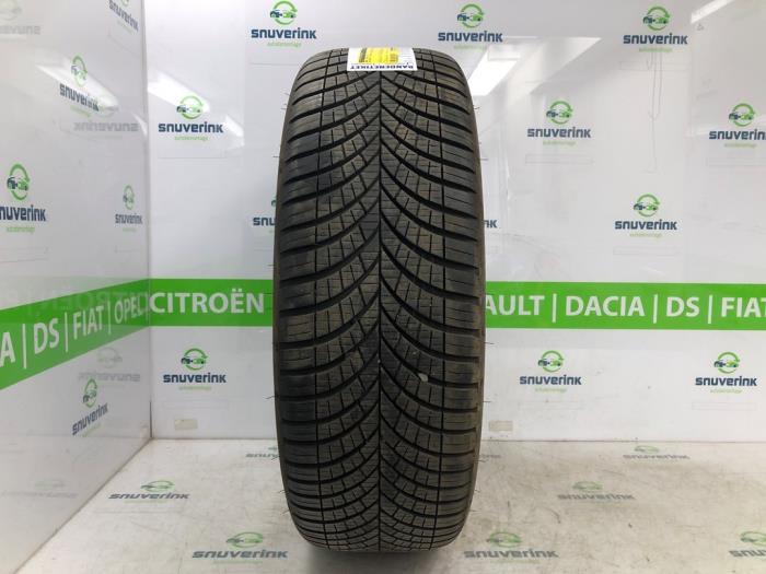 Używane Opona DS Automobiles DS 7 1.6 16V E-Tense 225 Cena € 30,23 Z VAT oferowane przez Snuverink Autodemontage