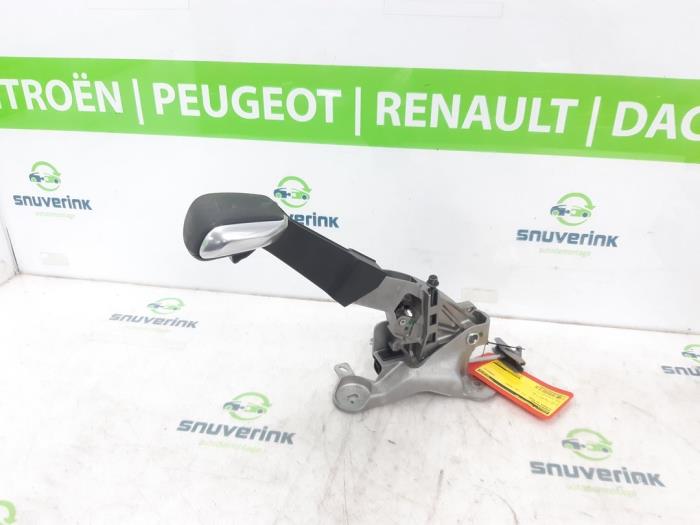 Używane Dzwignia hamulca postojowego Citroen C3 Aircross I (2C/2R) 1.2 PureTech 82 Cena € 63,00 Procedura marży oferowane przez Snuverink Autodemontage