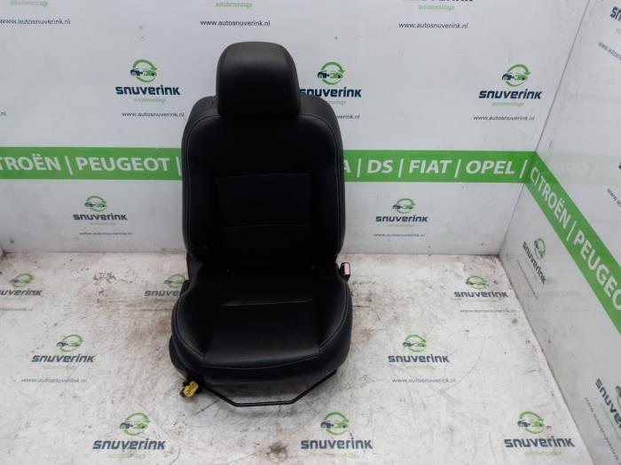Begagnade Säte, höger Peugeot 207 CC (WB) 1.6 16V THP Pris € 95,00 Marginaltabell erbjuds av Snuverink Autodemontage