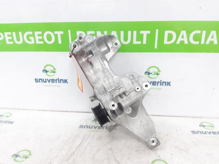Usagé Support dynamo haut DS Automobiles DS 7 1.6 16V E-Tense 225 Prix € 33,98 Règlement à la marge proposé par Snuverink Autodemontage