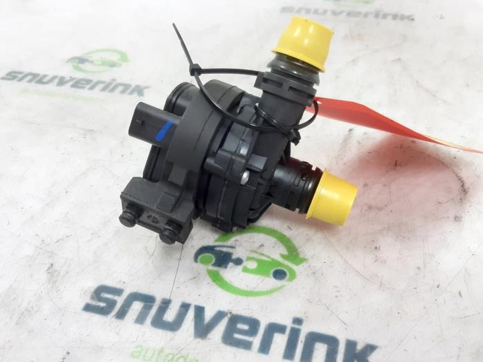 Usagé Pompe à eau DS Automobiles DS 7 1.6 16V E-Tense 225 Prix € 90,75 Prix TTC proposé par Snuverink Autodemontage