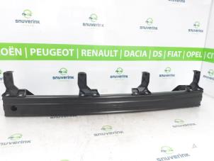 Usagé Renfort pare choc arrière Renault Captur II (RJB) 1.6 E-Tech 160 Prix € 150,00 Règlement à la marge proposé par Snuverink Autodemontage