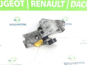 Usagé Support dynamo haut Renault Scénic IV (RFAJ) 1.5 Energy dCi 110 Prix sur demande proposé par Snuverink Autodemontage