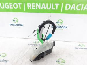 Begagnade Dörrlåsmekanism, 2-dörrars, vänster Opel Combo Cargo 1.5 CDTI 130 Pris € 54,45 Inklusive moms erbjuds av Snuverink Autodemontage
