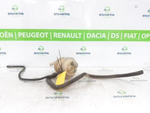 Używane Zbiornik rozprezny Renault Trafic I (TXW) 1.9 D Cena na żądanie oferowane przez Snuverink Autodemontage