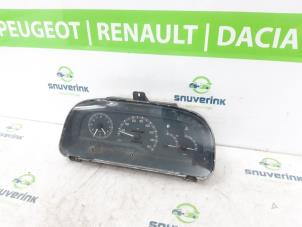 Gebrauchte Instrumentenbrett Renault Trafic Preis auf Anfrage angeboten von Snuverink Autodemontage