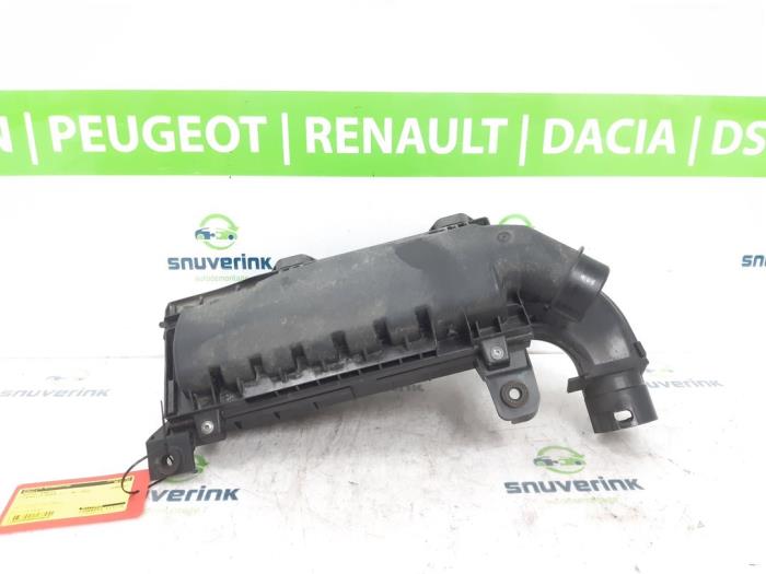Begagnade Luftfilterhus Citroen C5 Aircross I (A4/AC/AJ/AR) 1.2 e-THP PureTech 130 Pris € 51,40 Inklusive moms erbjuds av Snuverink Autodemontage