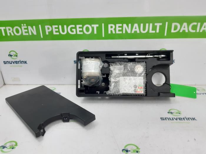 Używane Dzwignik Opel Grandland (X) 1.2 Turbo 12V Cena € 44,23 Z VAT oferowane przez Snuverink Autodemontage