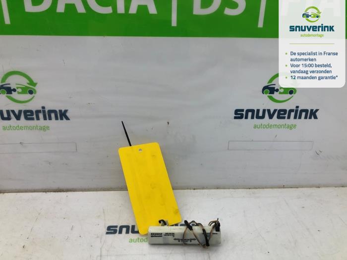 Używane Antena Renault Captur I (2R) 0.9 Energy TCE 12V Cena € 20,00 Procedura marży oferowane przez Snuverink Autodemontage