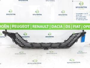 Używane Kratka zderzaka Peugeot 208 II (UB/UH/UP) 1.2 Vti 12V PureTech 100 Cena € 103,46 Z VAT oferowane przez Snuverink Autodemontage