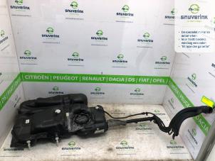 Used Tank Opel Vivaro 1.5 CDTI 120 Price € 242,00 Inclusive VAT offered by Snuverink Autodemontage