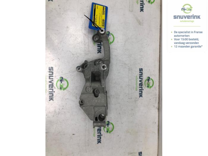 Usagé Support dynamo haut Peugeot 208 II (UB/UH/UP) 1.2 Vti 12V PureTech 100 Prix € 30,83 Prix TTC proposé par Snuverink Autodemontage