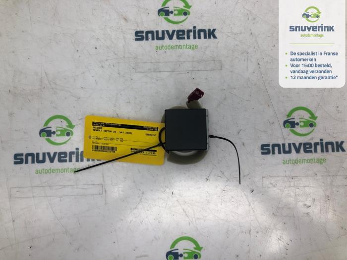 Używane Antena Renault Captur II (RJB) 1.3 TCE 130 16V Cena € 36,30 Z VAT oferowane przez Snuverink Autodemontage