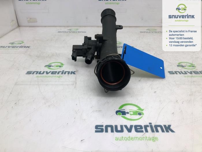 Gebrauchte Intercooler Schlauch Peugeot 3008 II (M4/MC/MJ/MR) 1.2 12V e-THP PureTech 130 Preis € 36,00 Margenregelung angeboten von Snuverink Autodemontage