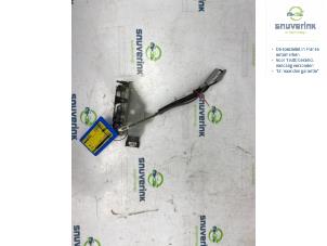 Begagnade Dörrlåsmekanism, 4-dörrars, höger fram Peugeot 3008 II (M4/MC/MJ/MR) 1.2 12V e-THP PureTech 130 Pris € 90,00 Marginaltabell erbjuds av Snuverink Autodemontage