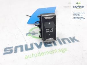 Begagnade Brytare Peugeot 2008 (UD/UK/UR/US/UX) 1.2 VTi 12V PureTech 130 Pris € 25,00 Marginaltabell erbjuds av Snuverink Autodemontage