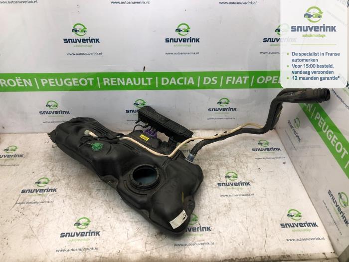 Używane Zbiornik Peugeot 2008 (UD/UK/UR/US/UX) 1.2 VTi 12V PureTech 130 Cena € 170,00 Procedura marży oferowane przez Snuverink Autodemontage