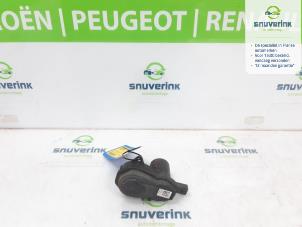 Używane Silnik hamulca postojowego Peugeot 2008 (UD/UK/UR/US/UX) 1.2 VTi 12V PureTech 130 Cena € 30,00 Procedura marży oferowane przez Snuverink Autodemontage
