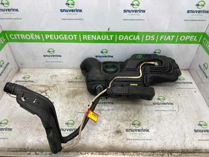 Używane Zbiornik DS Automobiles DS 3/Crossback (UC/UJ/UR) 1.2 12V PureTech 100 Cena € 170,00 Procedura marży oferowane przez Snuverink Autodemontage