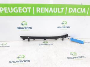 Używane Element deski rozdzielczej Peugeot 208 II (UB/UH/UP) e-208 50 kWh Cena € 36,30 Z VAT oferowane przez Snuverink Autodemontage