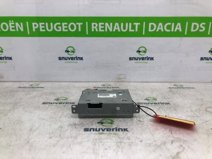 Używane Radio Citroen C3 Aircross I (2C/2R) 1.2 e-THP PureTech 110 Cena € 250,00 Procedura marży oferowane przez Snuverink Autodemontage