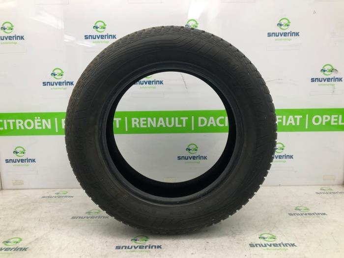 Używane Opona Renault Clio IV Estate/Grandtour (7R) 0.9 Energy TCE 90 12V Cena € 30,23 Z VAT oferowane przez Snuverink Autodemontage