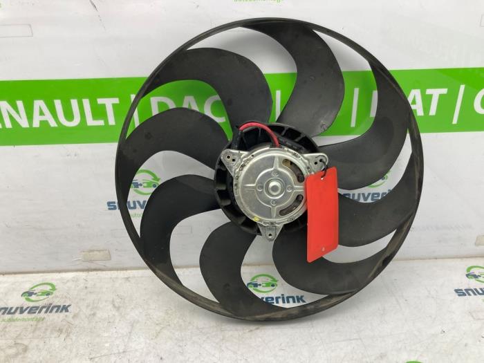 Używane Silnik wentylatora Citroen C4 Picasso (3D/3E) 1.2 12V PureTech 130 Cena € 57,37 Procedura marży oferowane przez Snuverink Autodemontage