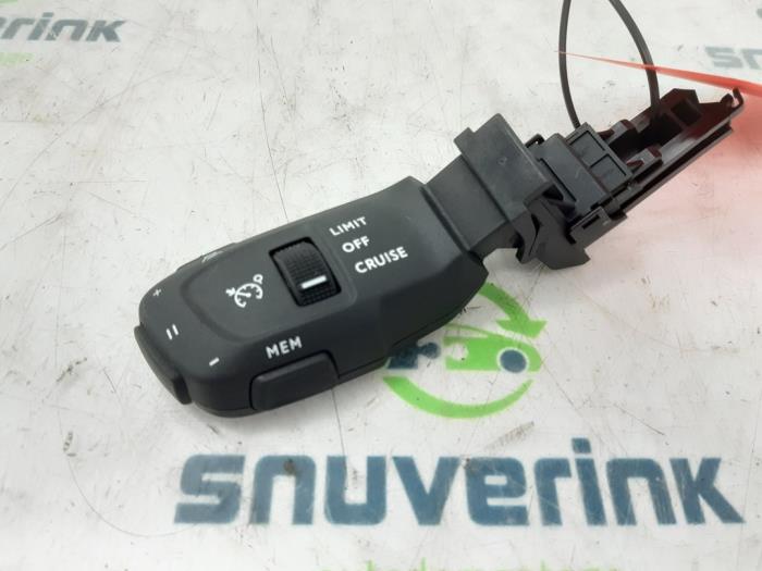 Używane Obsluga tempomatu DS Automobiles DS 7 1.6 16V E-Tense 300 4x4 Cena € 32,39 Z VAT oferowane przez Snuverink Autodemontage