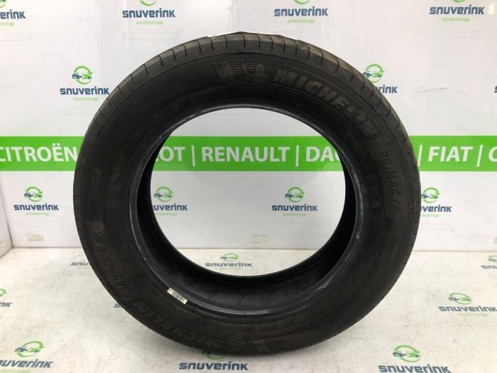 Używane Opona Renault Twingo III (AH) 1.0 SCe 70 12V Cena € 24,98 Procedura marży oferowane przez Snuverink Autodemontage