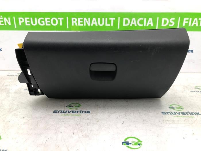Begagnade Handskfack Renault Trafic (1FL/2FL/3FL/4FL) 2.0 dCi 16V 120 Pris € 61,69 Inklusive moms erbjuds av Snuverink Autodemontage