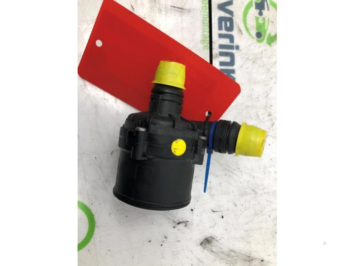 Begagnade Vattenpump DS Automobiles DS 7 1.6 16V E-Tense 300 4x4 Pris € 90,75 Inklusive moms erbjuds av Snuverink Autodemontage