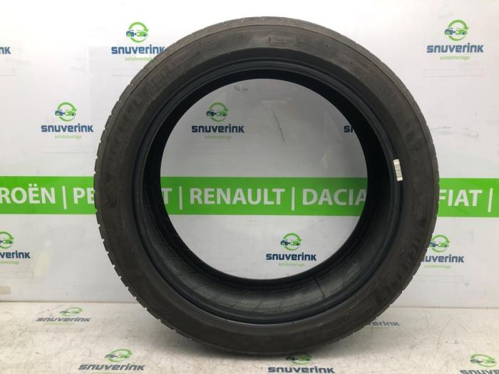 Używane Opona Renault Kadjar (RFEH) 1.3 TCE 160 FAP 16V Cena € 24,98 Procedura marży oferowane przez Snuverink Autodemontage