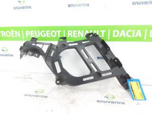 Usados Soporte de parachoques izquierda detrás Peugeot 3008 II (M4/MC/MJ/MR) 1.6 16V HYbrid 225 Precio € 30,00 Norma de margen ofrecido por Snuverink Autodemontage