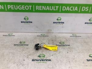 Begagnade Batteriterminal Renault Trafic (1FL/2FL/3FL/4FL) 1.6 dCi 125 Twin Turbo Pris € 84,70 Inklusive moms erbjuds av Snuverink Autodemontage