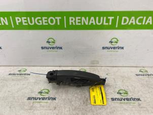 Używane Uchwyt drzwi lewych wersja 2-drzwiowa Renault Trafic (1FL/2FL/3FL/4FL) 1.6 dCi 125 Twin Turbo Cena € 90,75 Z VAT oferowane przez Snuverink Autodemontage