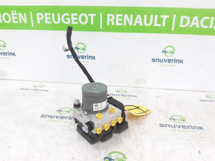 Używane Pompa ABS Renault Arkana (RJLL) 1.3 Mild Hybrid 160 16V Cena € 435,60 Z VAT oferowane przez Snuverink Autodemontage