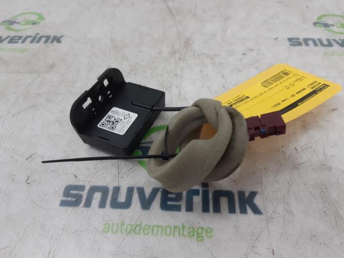 Używane Antena Renault Arkana (RJLL) 1.3 Mild Hybrid 160 16V Cena € 38,12 Z VAT oferowane przez Snuverink Autodemontage