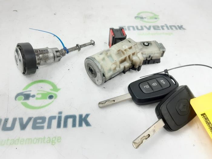 Używane Stacyjka + Kluczyk Renault Twingo III (AH) 1.0 SCe 70 12V Cena € 85,50 Procedura marży oferowane przez Snuverink Autodemontage