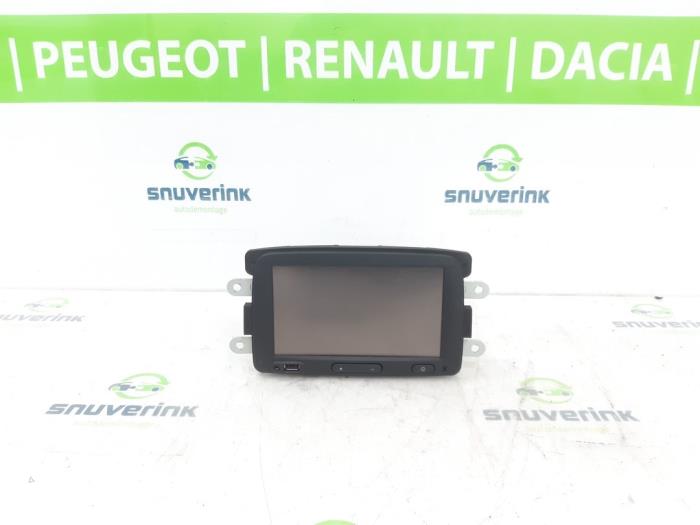 Używane Radio Dacia Logan MCV II/III/Sandero Wagon 0.9 TCE 12V LPG Cena na żądanie oferowane przez Snuverink Autodemontage