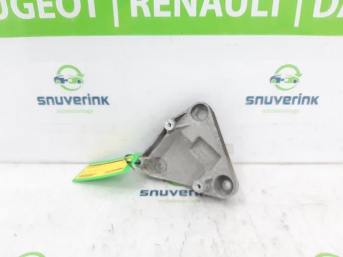Usagé Support dynamo haut Opel Adam 1.4 16V Prix € 25,00 Règlement à la marge proposé par Snuverink Autodemontage