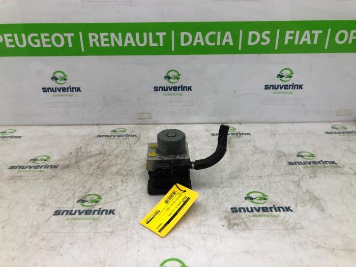Używane Pompa ABS Renault Kadjar (RFEH) 1.3 TCE 160 FAP 16V Cena € 54,98 Procedura marży oferowane przez Snuverink Autodemontage