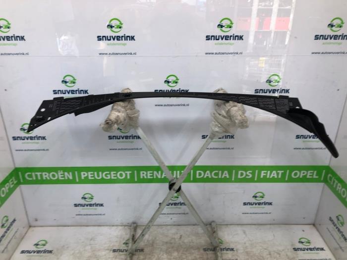 Używane Parawan Renault Megane IV Estate (RFBK) 1.3 TCE 115 16V Cena € 76,00 Procedura marży oferowane przez Snuverink Autodemontage