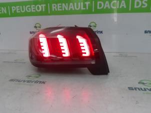 Usados Luz trasera izquierda Peugeot 208 II (UB/UH/UP) 1.2 Vti 12V PureTech 100 Precio € 139,15 IVA incluido ofrecido por Snuverink Autodemontage