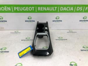 Używane Element deski rozdzielczej Peugeot 208 II (UB/UH/UP) 1.2 Vti 12V PureTech 100 Cena € 48,40 Z VAT oferowane przez Snuverink Autodemontage