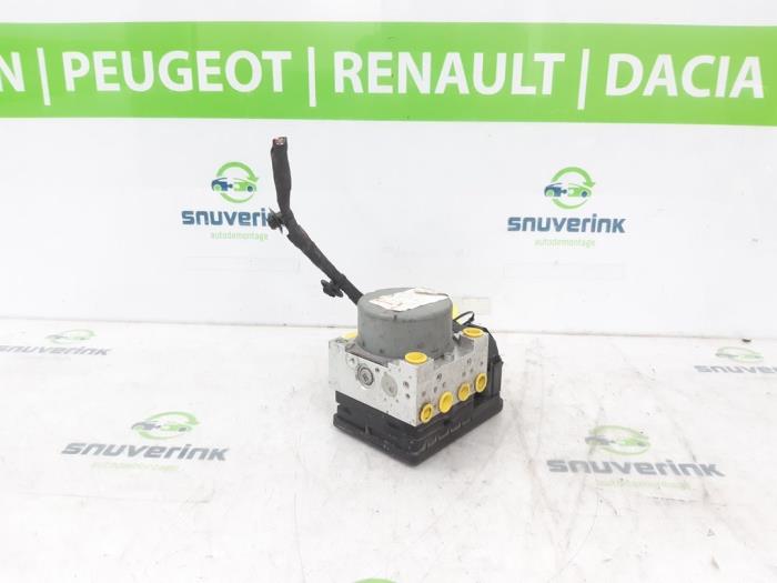 Usagé Bloc ABS Renault Megane IV Estate (RFBK) 1.5 Energy dCi 110 Prix € 208,27 Prix TTC proposé par Snuverink Autodemontage