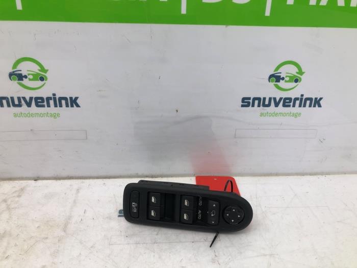 Usados Interruptor combinado de ventanillas Citroen C3 (SC) 1.2 VTi 82 12V Precio € 67,50 Norma de margen ofrecido por Snuverink Autodemontage
