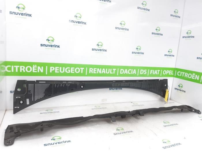 Używane Parawan Renault Megane IV Estate (RFBK) 1.5 Energy dCi 110 Cena € 91,96 Z VAT oferowane przez Snuverink Autodemontage