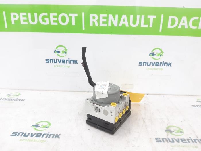 Usagé Bloc ABS Renault Megane IV Estate (RFBK) 1.3 TCE 115 16V Prix € 247,49 Règlement à la marge proposé par Snuverink Autodemontage