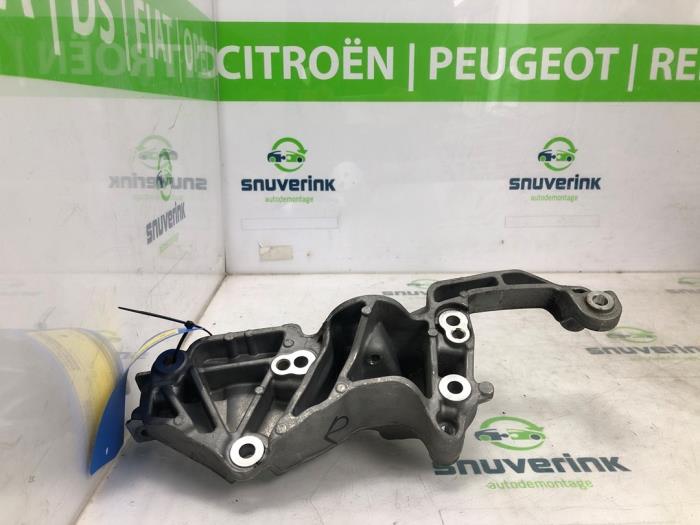 Gebrauchte Dynamostütze oben Peugeot 2008 (UD/UK/UR/US/UX) 1.2 VTi 12V PureTech 130 Preis € 36,28 Mit Mehrwertsteuer angeboten von Snuverink Autodemontage